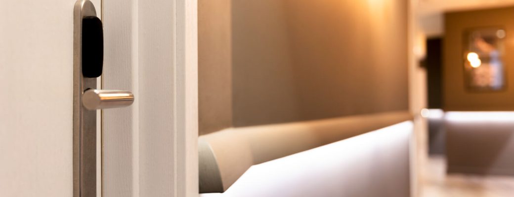 דלת חכמה של בית מלון